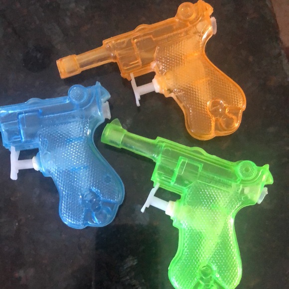 Vintage small plastic squirt guns (12) - Picture 5 of 6